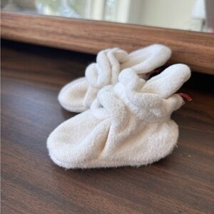 Zutano white cream booties 0-3M fits newborn